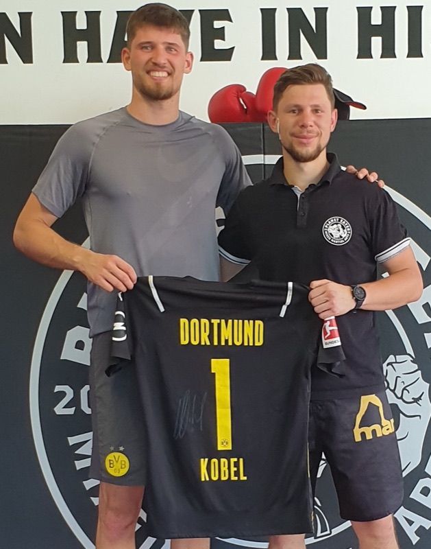 Gregor Kobel · 2020/21 – 2021/22